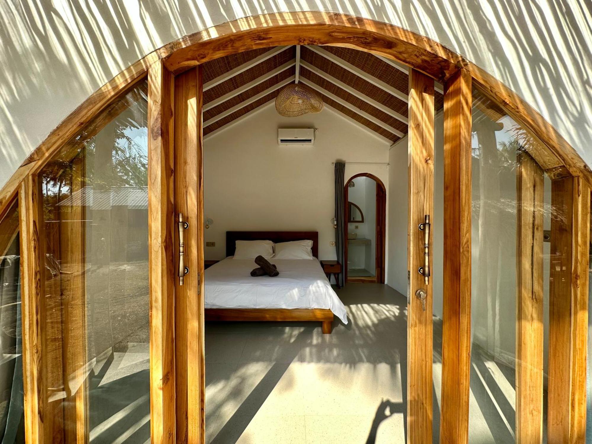 Rumah Canaria Bungalow Gili Trawangan Luaran gambar